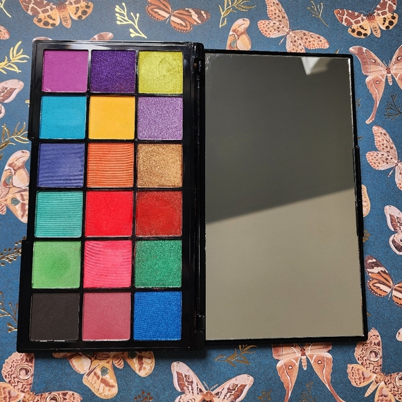 Tammy X Makeup Revolution Tropical Carnival Shadow Pallette - Picture 2 of 4